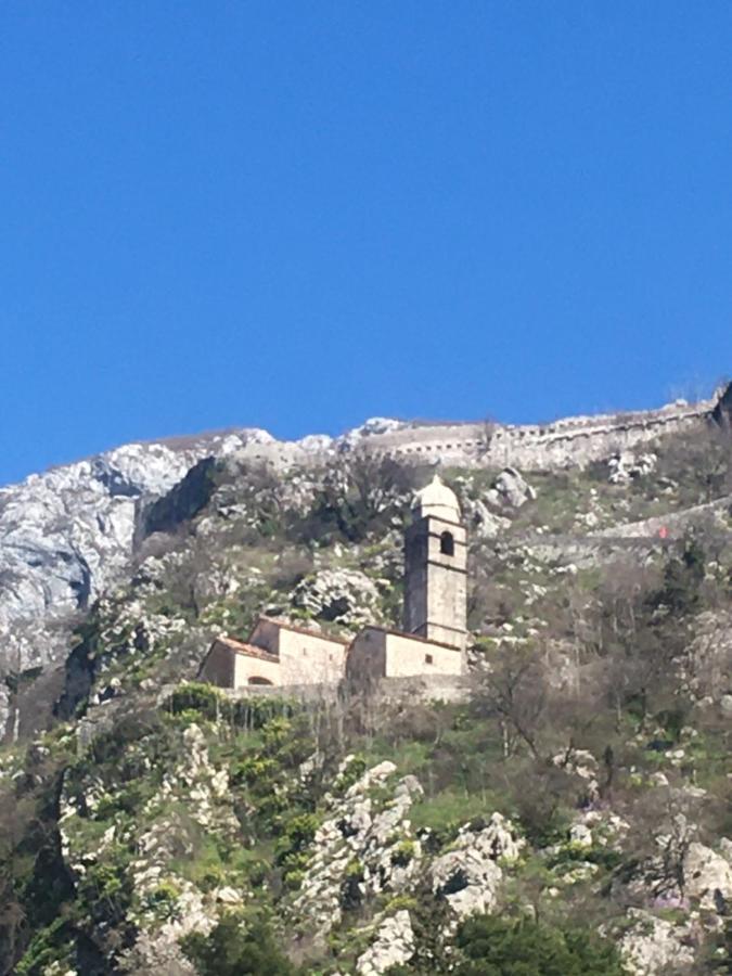 Art House 001 Hotel Kotor Buitenkant foto