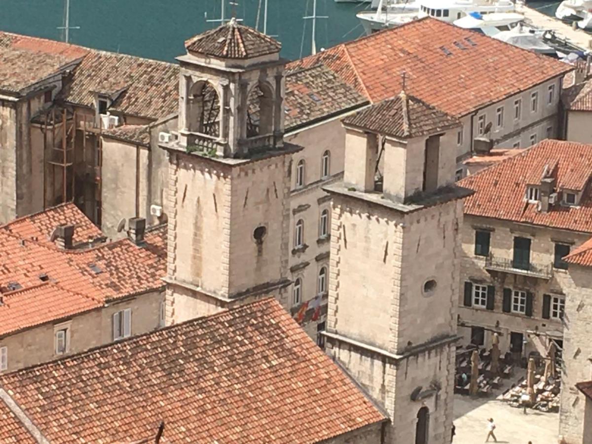 Art House 001 Hotel Kotor Buitenkant foto
