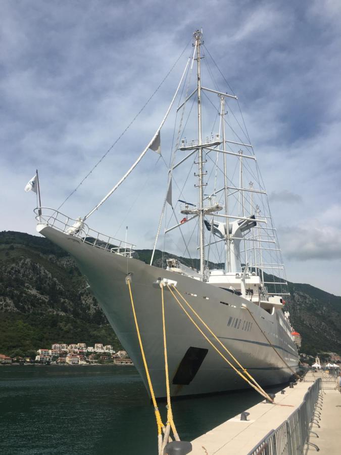 Art House 001 Hotel Kotor Buitenkant foto