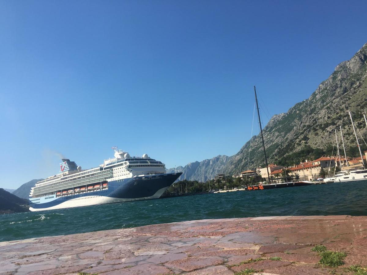 Art House 001 Hotel Kotor Buitenkant foto